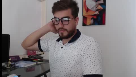 Snapshot of dylanhot10 chatting on December 14, 8:18 pm dylanhot10 online show from December 14, 8:18 pm