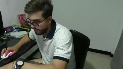 Snapshot of dylanhot10 chatting on December 14, 11:23 pm dylanhot10 online show from December 14, 11:23 pm