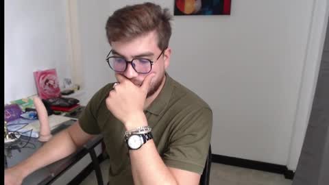 Snapshot of dylanhot10 chatting on December 17, 8:21 pm dylanhot10 online show from December 17, 8:21 pm