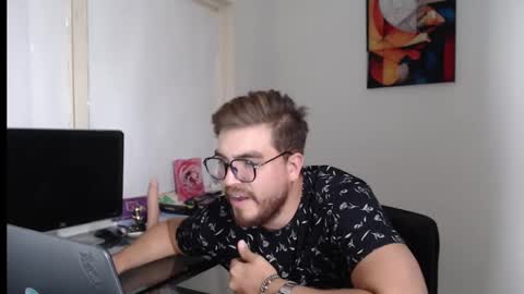 Snapshot of dylanhot10 chatting on December 19, 9:17 pm dylanhot10 online show from December 19, 9:17 pm