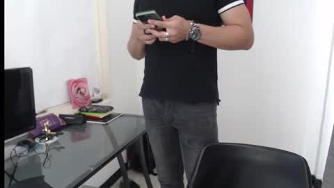 Snapshot of dylanhot10 chatting on December 27, 7:03 pm dylanhot10 online show from December 27, 7:03 pm