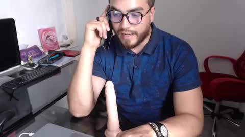 Snapshot of dylanhot10 chatting on January 28, 9:19 pm dylanhot10 online show from January 28, 9:19 pm