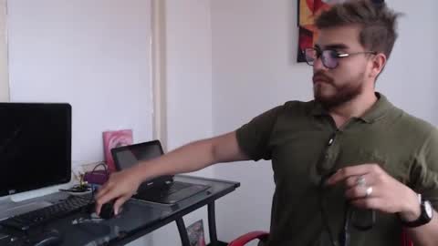 Snapshot of dylanhot10 chatting on February 1, 10:34 pm dylanhot10 online show from February 1, 10:34 pm