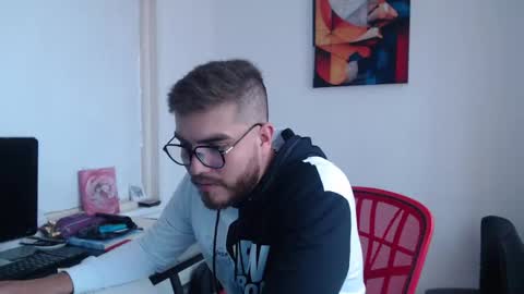 Snapshot of dylanhot10 chatting on February 5, 7:53 pm dylanhot10 online show from February 5, 7:53 pm