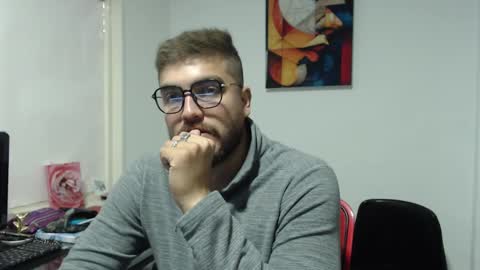 Snapshot of dylanhot10 chatting on February 7, 2:08 am dylanhot10 online show from February 7, 2:08 am