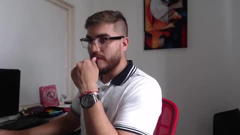 Snapshot of dylanhot10 chatting on February 10, 7:49 pm dylanhot10 online show from February 10, 7:49 pm