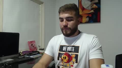 Snapshot of dylanhot10 chatting on February 11, 11:44 pm dylanhot10 online show from February 11, 11:44 pm