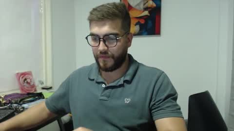 Snapshot of dylanhot10 chatting on February 14, 12:19 am dylanhot10 online show from February 14, 12:19 am