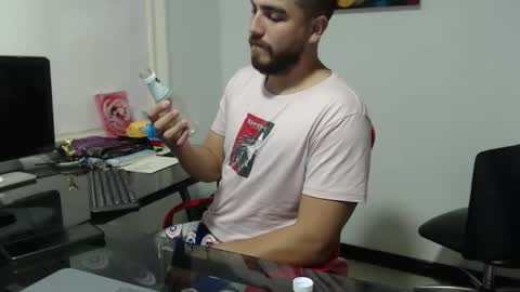 Snapshot of dylanhot10 chatting on February 14, 6:23 am dylanhot10 online show from February 14, 6:23 am