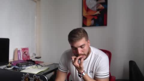 Snapshot of dylanhot10 chatting on February 18, 8:47 pm dylanhot10 online show from February 18, 8:47 pm