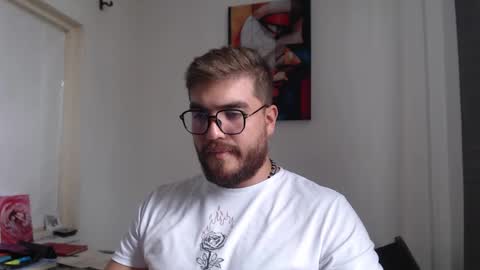 Snapshot of dylanhot10 chatting on February 25, 8:41 pm dylanhot10 online show from February 25, 8:41 pm