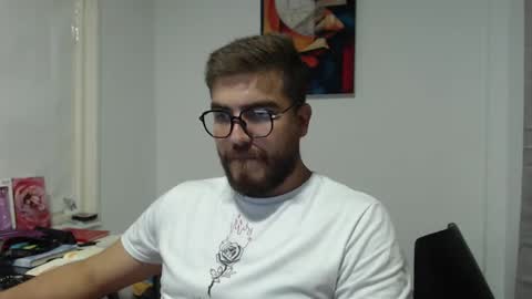 Snapshot of dylanhot10 chatting on February 25, 11:44 pm dylanhot10 online show from February 25, 11:44 pm