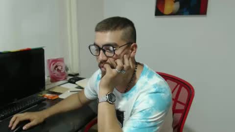 Snapshot of dylanhot10 chatting on September 18, 11:51 pm dylanhot10 online show from September 18, 11:51 pm