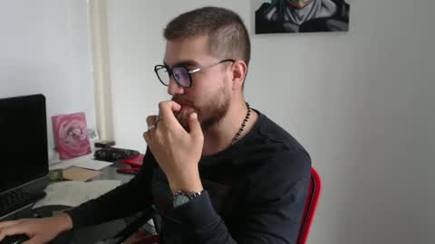 Snapshot of dylanhot10 chatting on September 27, 8:25 pm dylanhot10 online show from September 27, 8:25 pm