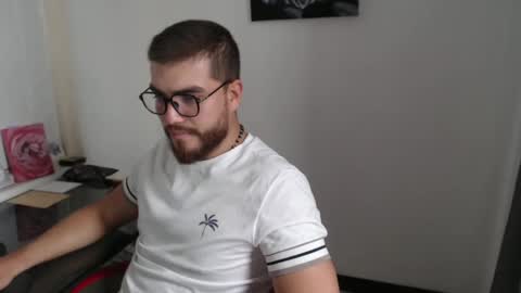 Snapshot of dylanhot10 chatting on October 6, 9:34 pm dylanhot10 online show from October 6, 9:34 pm