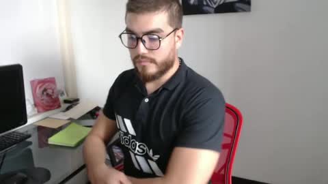 Snapshot of dylanhot10 chatting on October 7, 8:39 pm dylanhot10 online show from October 7, 8:39 pm