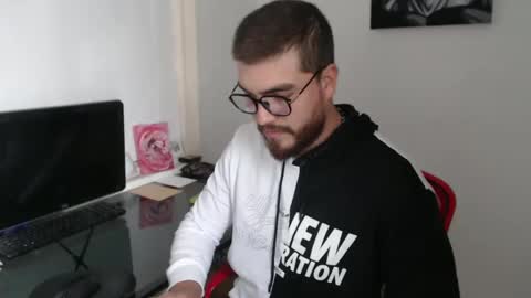 Snapshot of dylanhot10 chatting on October 10, 9:25 pm dylanhot10 online show from October 10, 9:25 pm