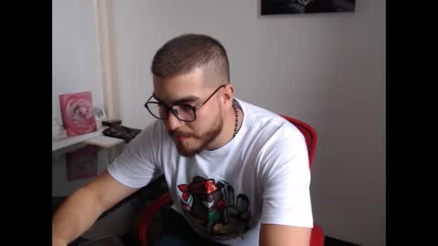 Snapshot of dylanhot10 chatting on October 11, 9:02 pm dylanhot10 online show from October 11, 9:02 pm