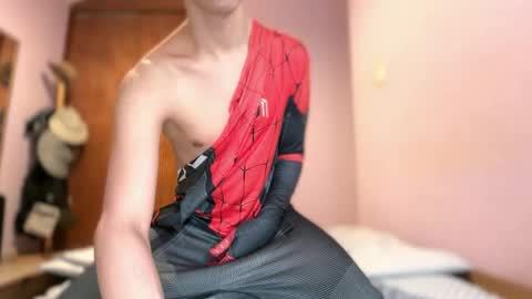 Snapshot of dylannewell chatting on October 19, 9:43 am dylannewell online show from October 19, 9:43 am