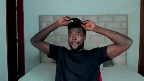 Snapshot of dylantaylor_1 chatting on November 15, 12:13 pm Dylan Taylor online show from November 15, 12:13 pm