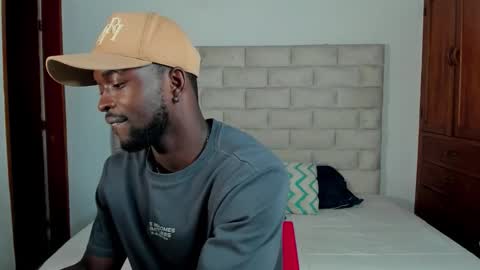 Snapshot of dylantaylor_1 chatting on November 22, 12:37 pm Dylan Taylor online show from November 22, 12:37 pm