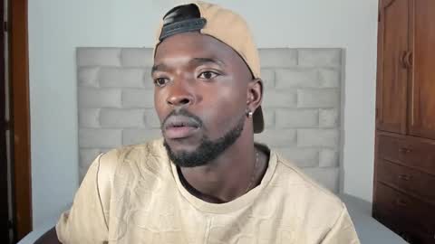 Snapshot of dylantaylor_1 chatting on November 23, 12:27 pm Dylan Taylor online show from November 23, 12:27 pm