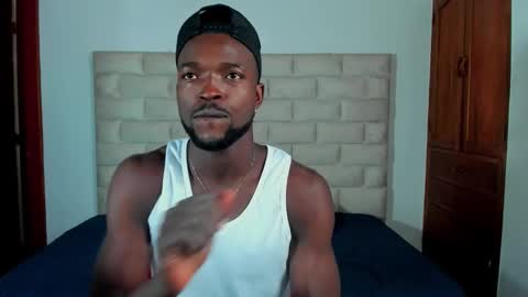 Snapshot of dylantaylor_1 chatting on November 25, 12:49 pm Dylan Taylor online show from November 25, 12:49 pm