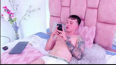 Snapshot of dylanwhite23 chatting on February 16, 6:10 pm ---DYLAN--- online show from February 16, 6:10 pm