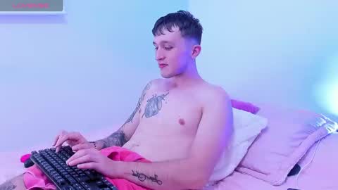 Snapshot of dylanwhite23 chatting on February 18, 4:37 am ---DYLAN--- online show from February 18, 4:37 am