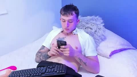 Snapshot of dylanwhite23 chatting on February 21, 10:07 am ---DYLAN--- online show from February 21, 10:07 am