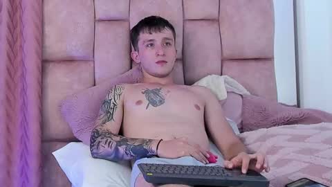 Snapshot of dylanwhite23 chatting on March 11, 6:32 am ---DYLAN--- online show from March 11, 6:32 am