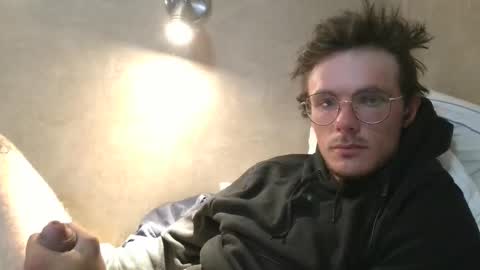 dylp400 online show from March 12, 9:24 pm