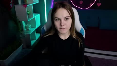 Snapshot of dyna_bae chatting on February 18, 12:59 am Dyna online show from February 18, 12:59 am