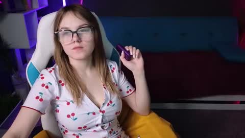 Snapshot of dyna_bae chatting on March 2, 4:28 am Dyna online show from March 2, 4:28 am