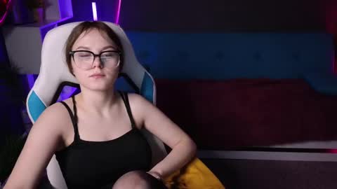 Snapshot of dyna_bae chatting on March 2, 11:07 am Dyna online show from March 2, 11:07 am