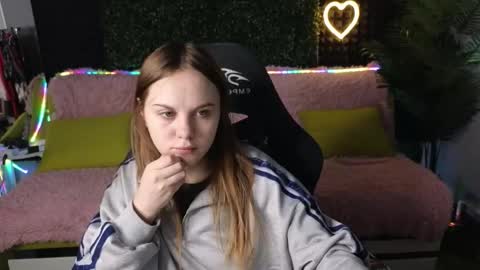 Snapshot of dyna_bae chatting on September 30, 2:38 am Dyna online show from September 30, 2:38 am