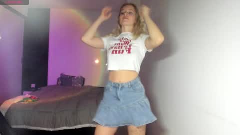 Snapshot of e___lisa chatting on December 17, 3:06 am fansly - yourbestbaby online show from December 17, 3:06 am