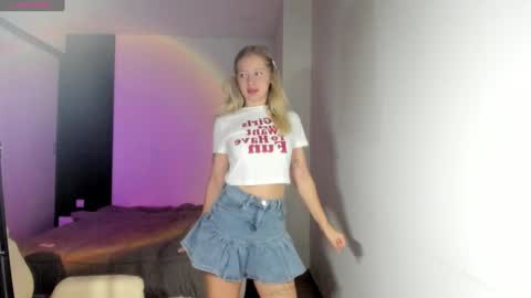 Snapshot of e___lisa chatting on December 27, 2:14 am fansly - yourbestbaby online show from December 27, 2:14 am