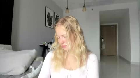 Snapshot of e___lisa chatting on February 7, 3:45 am fansly - yourbestbaby online show from February 7, 3:45 am