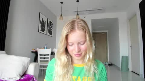 Snapshot of e___lisa chatting on February 13, 3:18 am fansly - yourbestbaby online show from February 13, 3:18 am