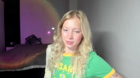 Snapshot of e___lisa chatting on February 17, 3:15 am fansly - yourbestbaby online show from February 17, 3:15 am