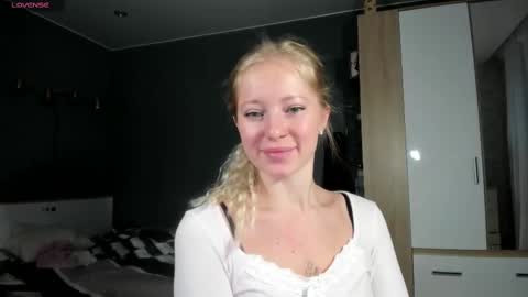 Snapshot of e___lisa chatting on March 9, 4:05 am fansly - yourbestbaby online show from March 9, 4:05 am