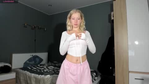 Snapshot of e___lisa chatting on March 12, 4:08 am fansly - yourbestbaby online show from March 12, 4:08 am