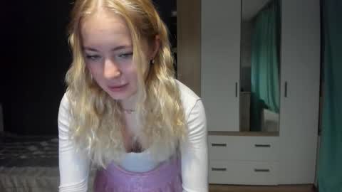 Snapshot of e___lisa chatting on December 20, 4:08 am fansly - yourbestbaby online show from December 20, 4:08 am