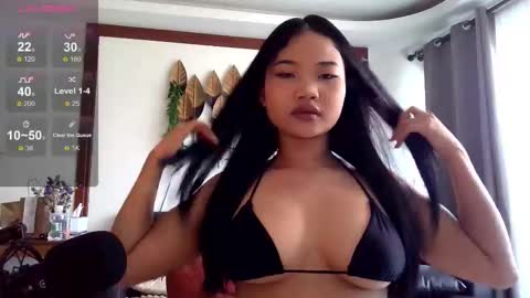 Snapshot of earny_baby chatting on September 23, 2:14 am earny_baby online show from September 23, 2:14 am