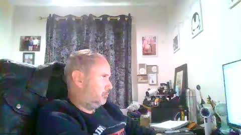 Snapshot of eastmidssoul chatting on October 23, 9:52 am eastmidssoul online show from October 23, 9:52 am