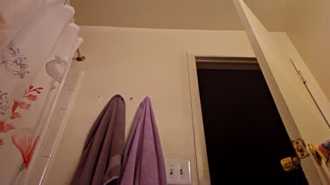 easybreezy69 online show from February 21, 11:01 am