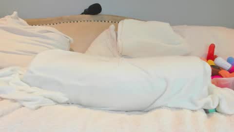 Snapshot of eatmygingersnapps chatting on December 18, 7:41 pm Allison online show from December 18, 7:41 pm