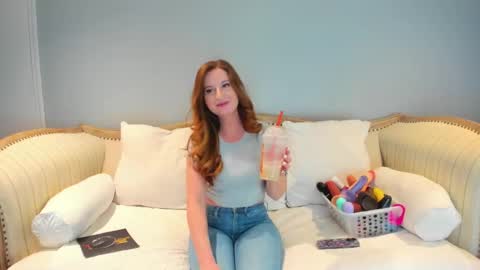 Snapshot of eatmygingersnapps chatting on February 10, 3:32 pm Allison online show from February 10, 3:32 pm