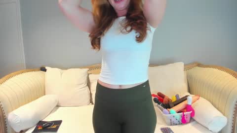 Snapshot of eatmygingersnapps chatting on March 10, 3:52 pm Allison online show from March 10, 3:52 pm